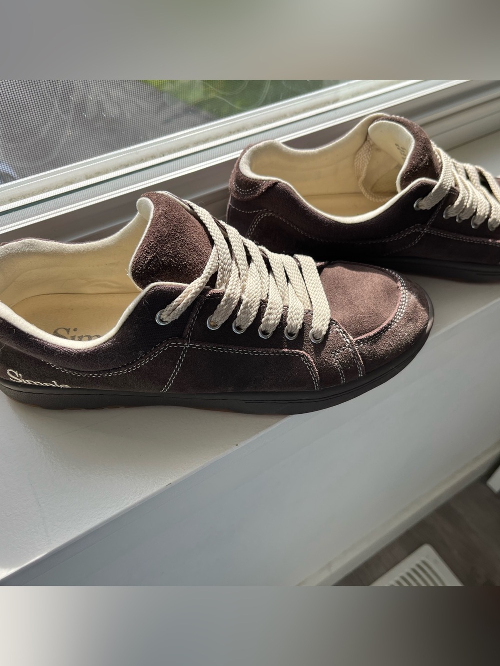 Simple Brown Suede Men's Low-Top Sneakers with Cream Laces